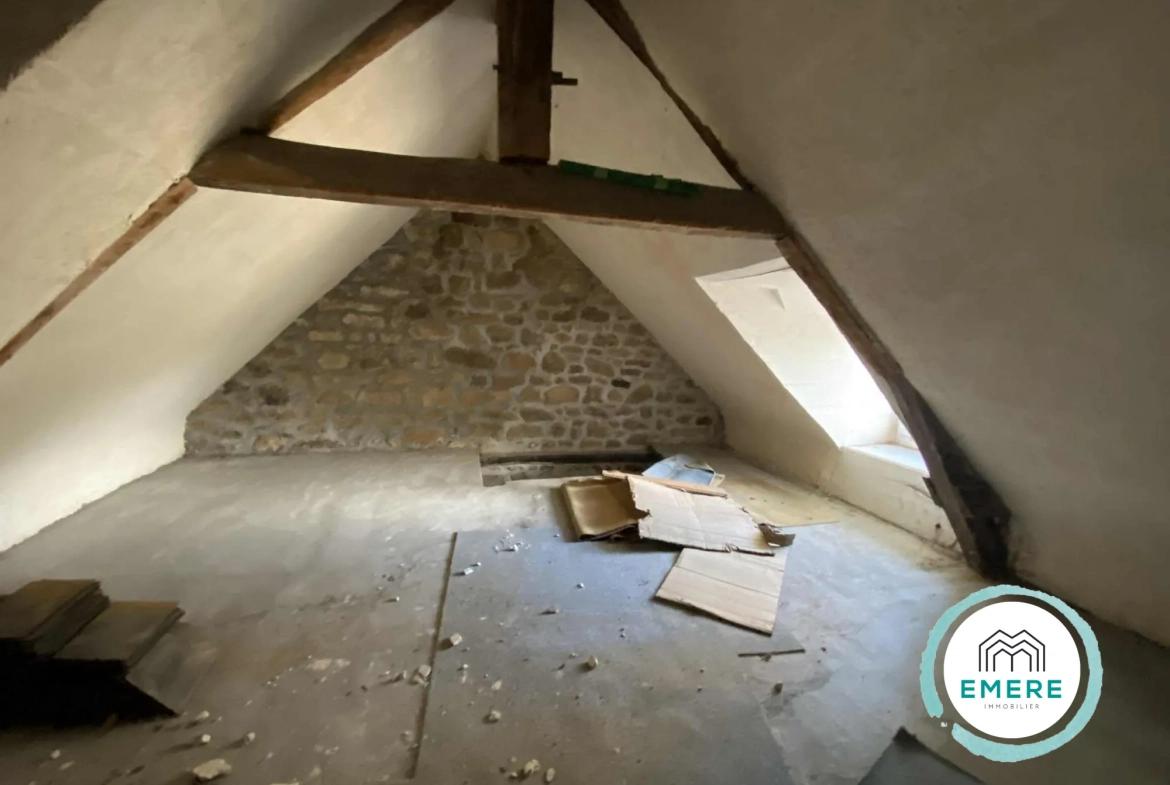 Maison en pierres à rénover à Saint-Georges-de-Reintembault (35420) – Potentiel et charme 