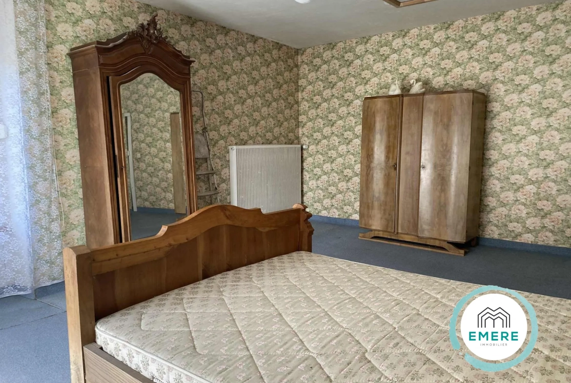 Maison en pierres à rénover à Saint-Georges-de-Reintembault (35420) – Potentiel et charme 