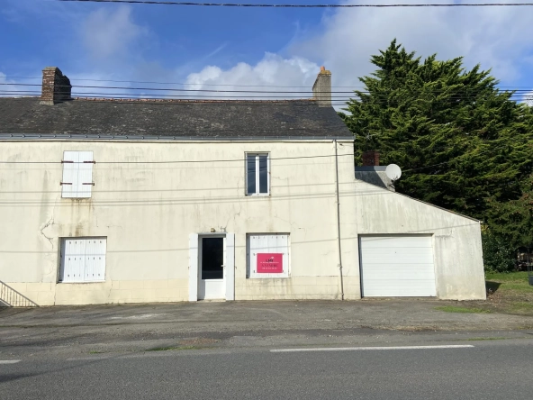 façade sud Maison à vendre avec grand terrain et potentiel de rénovation à Fay-de-Bretagne