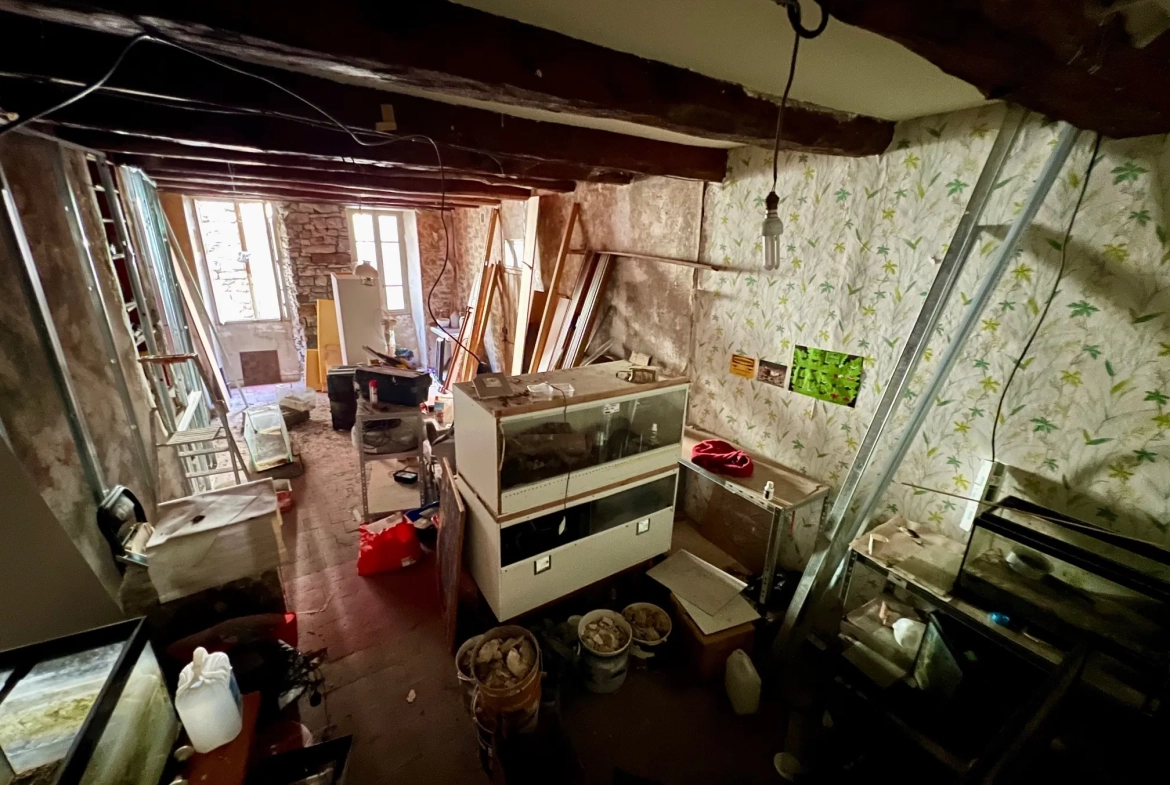 Studio à vendre à Millau, idéal pour rénovation et investissement immobilier 