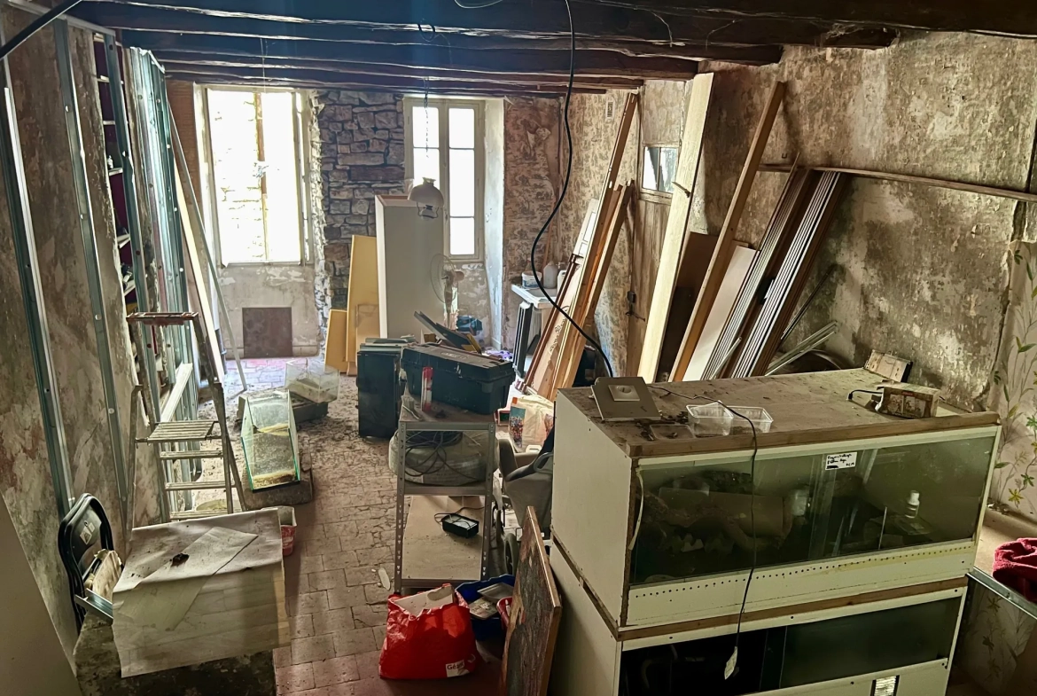 Studio à vendre à Millau, idéal pour rénovation et investissement immobilier 