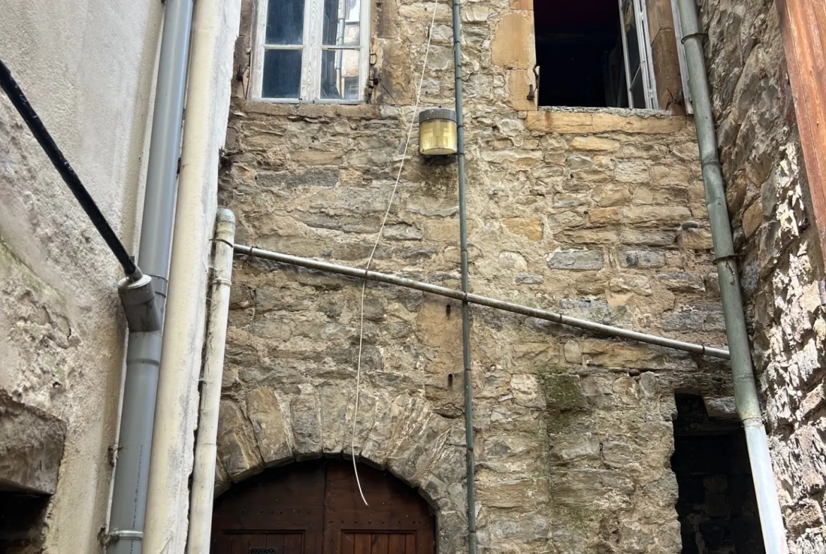 Studio à vendre à Millau, idéal pour rénovation et investissement immobilier 