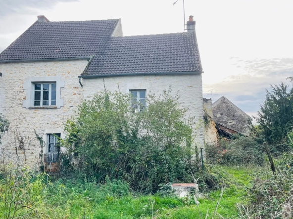 Maison à rénover à Montillot (89) avec grand terrain de 1387 m²