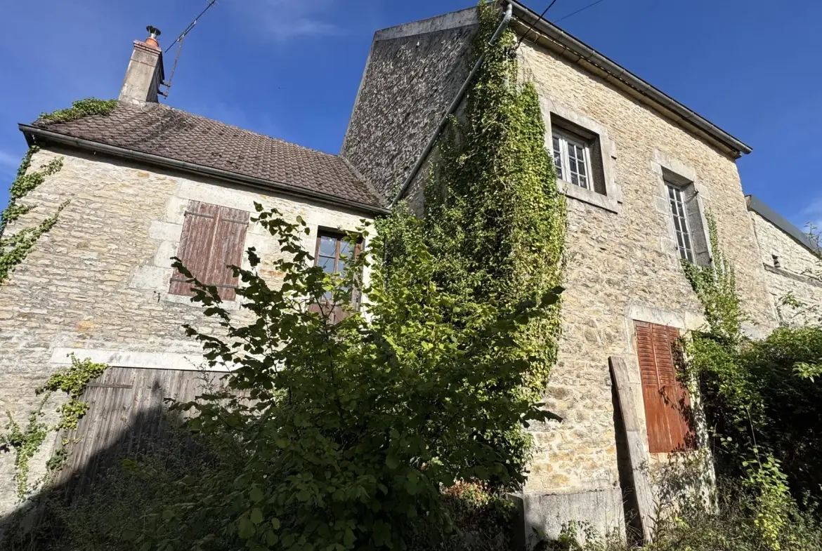 Maison à rénover à Montillot (89) avec grand terrain de 1387 m² 
