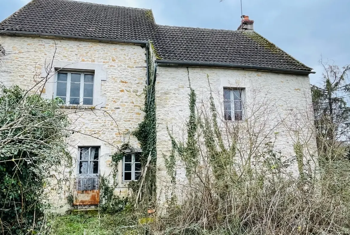Maison à rénover à Montillot (89) avec grand terrain de 1387 m² 