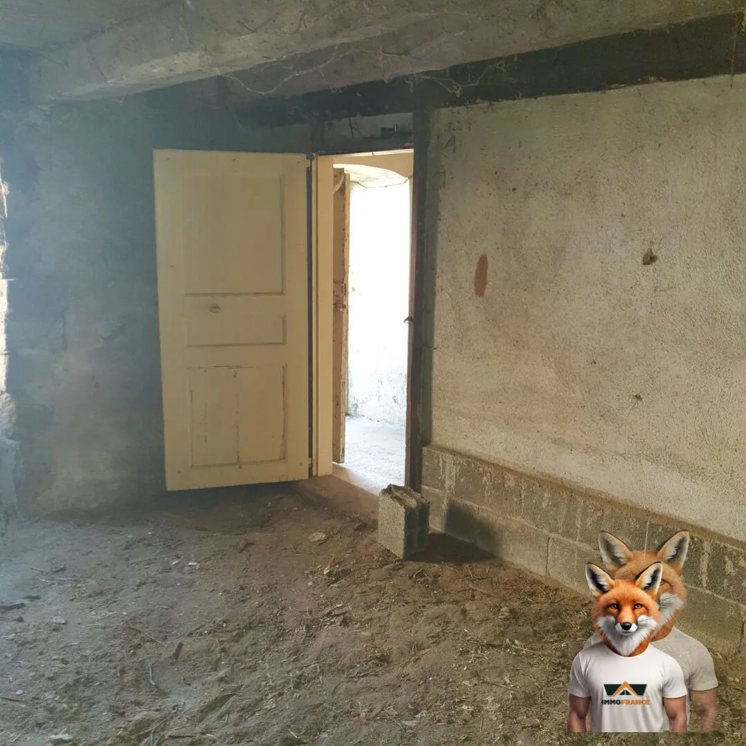 Petite maison de bourg à rénover avec garage à Bellevue-la-Montagne 