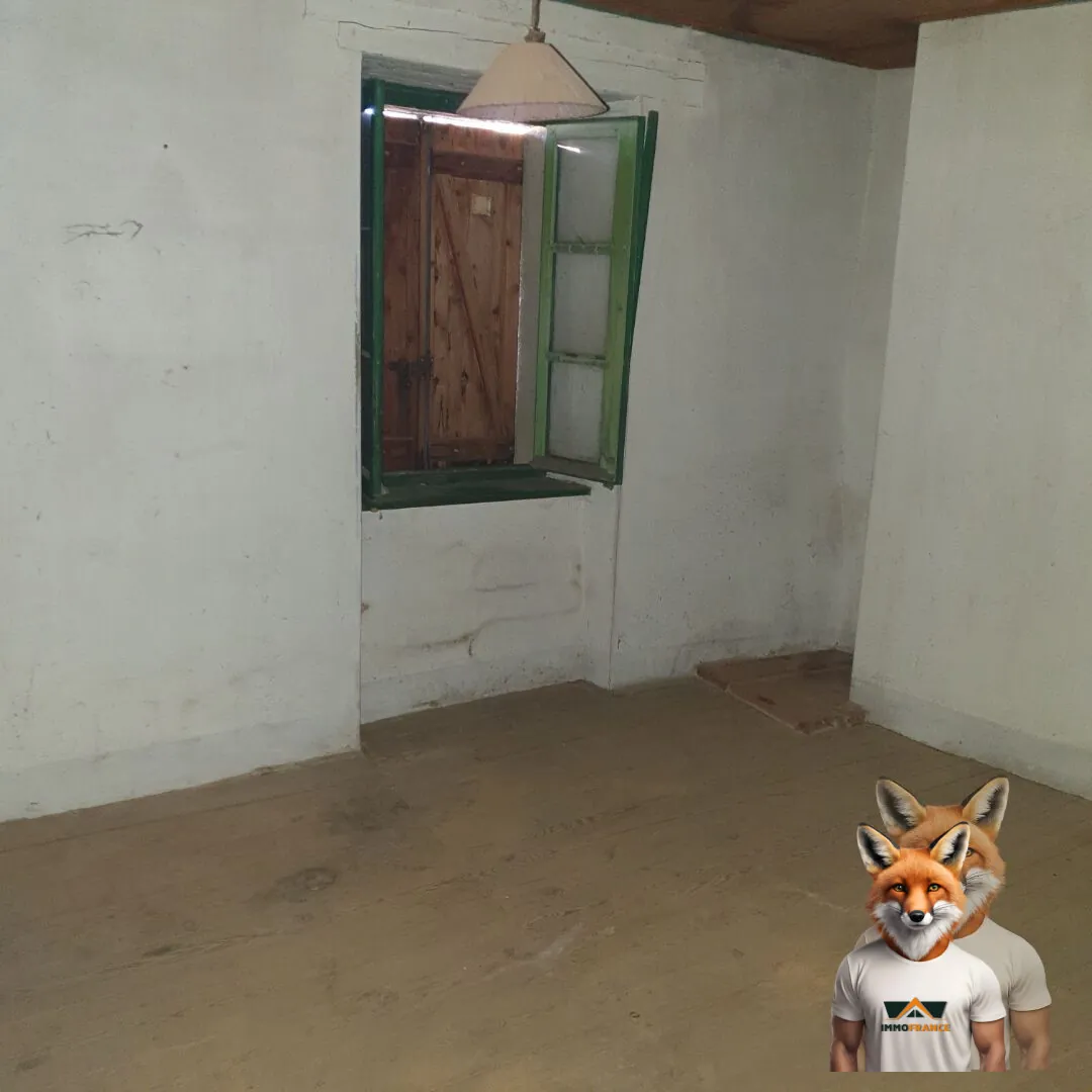 Petite maison de bourg à rénover avec garage à Bellevue-la-Montagne 