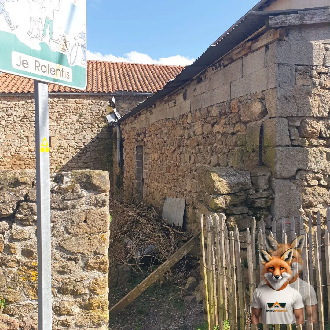 Petite maison de bourg à rénover avec garage à Bellevue-la-Montagne 