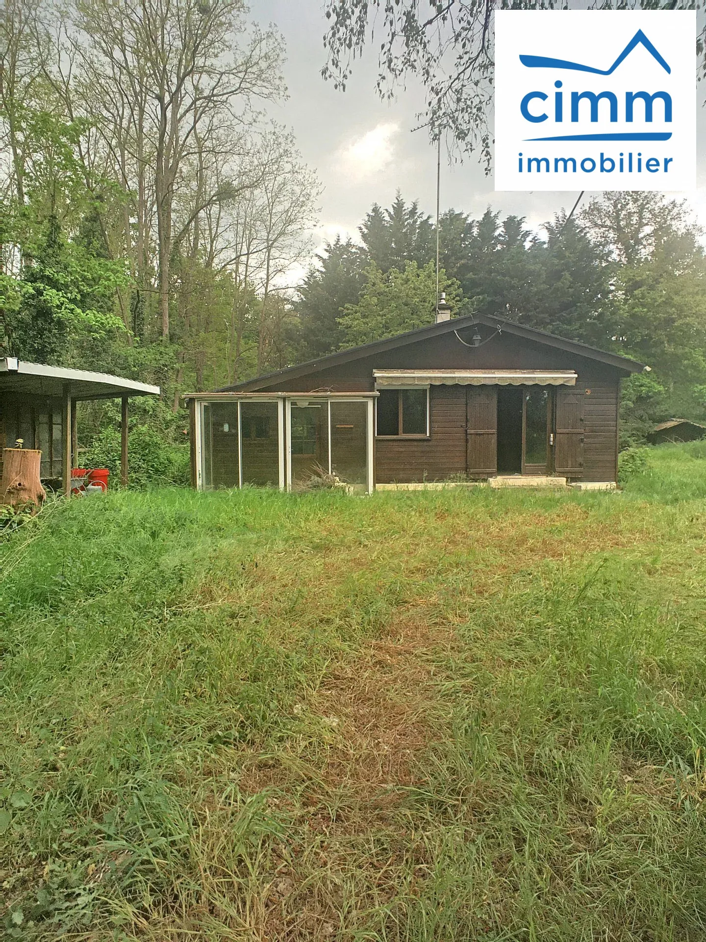 Terrain boisé à vendre à Pressigny-Les-Pins avec potentiel élevage et activités 