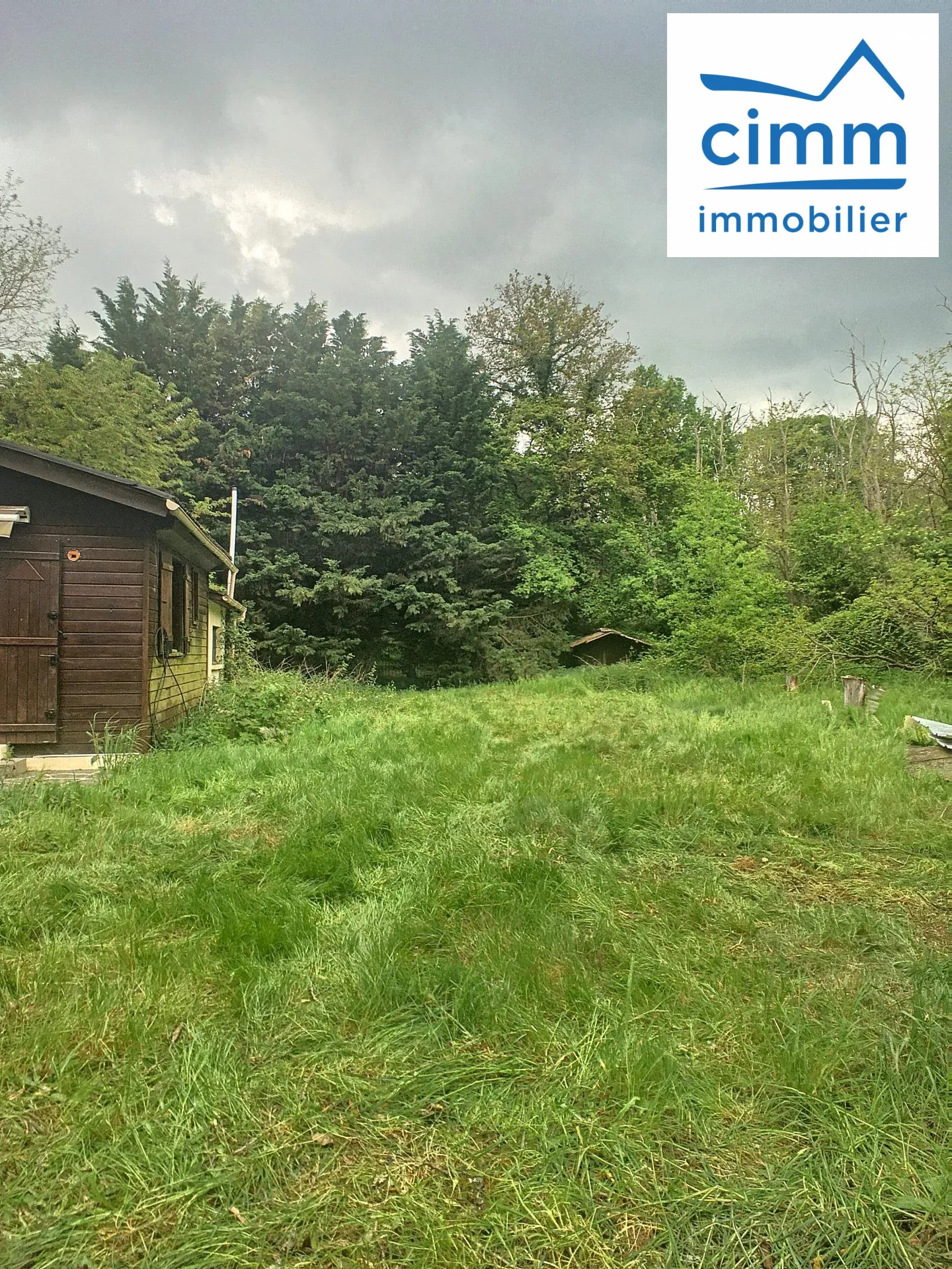Terrain boisé à vendre à Pressigny-Les-Pins avec potentiel élevage et activités 