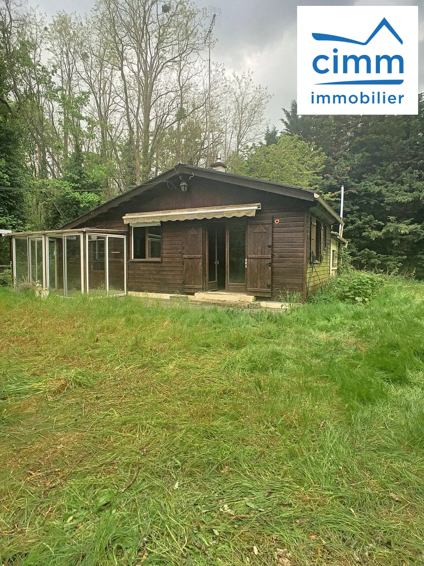 Terrain boisé à vendre à Pressigny-Les-Pins avec potentiel élevage et activités 