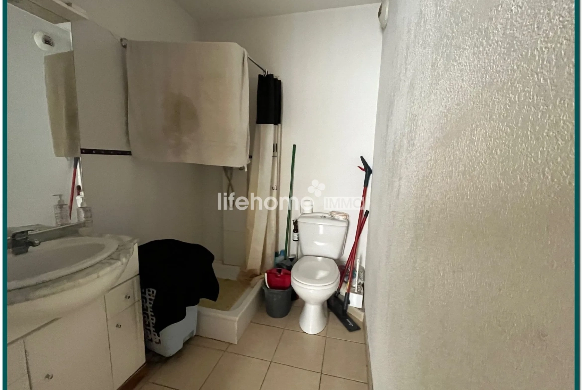 Bel appartement T1 bis loué à Nîmes avec terrasse et bonne rentabilité 