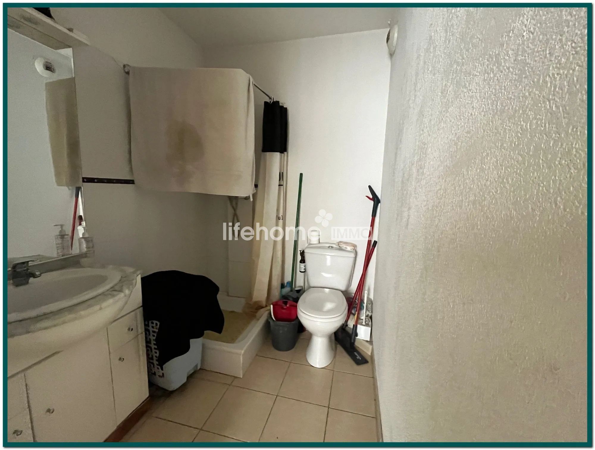 Bel appartement T1 bis loué à Nîmes avec terrasse et bonne rentabilité 