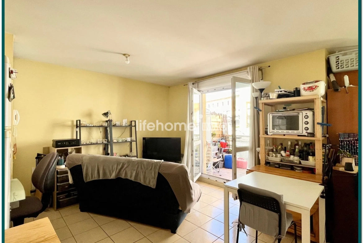 Bel appartement T1 bis loué à Nîmes avec terrasse et bonne rentabilité 