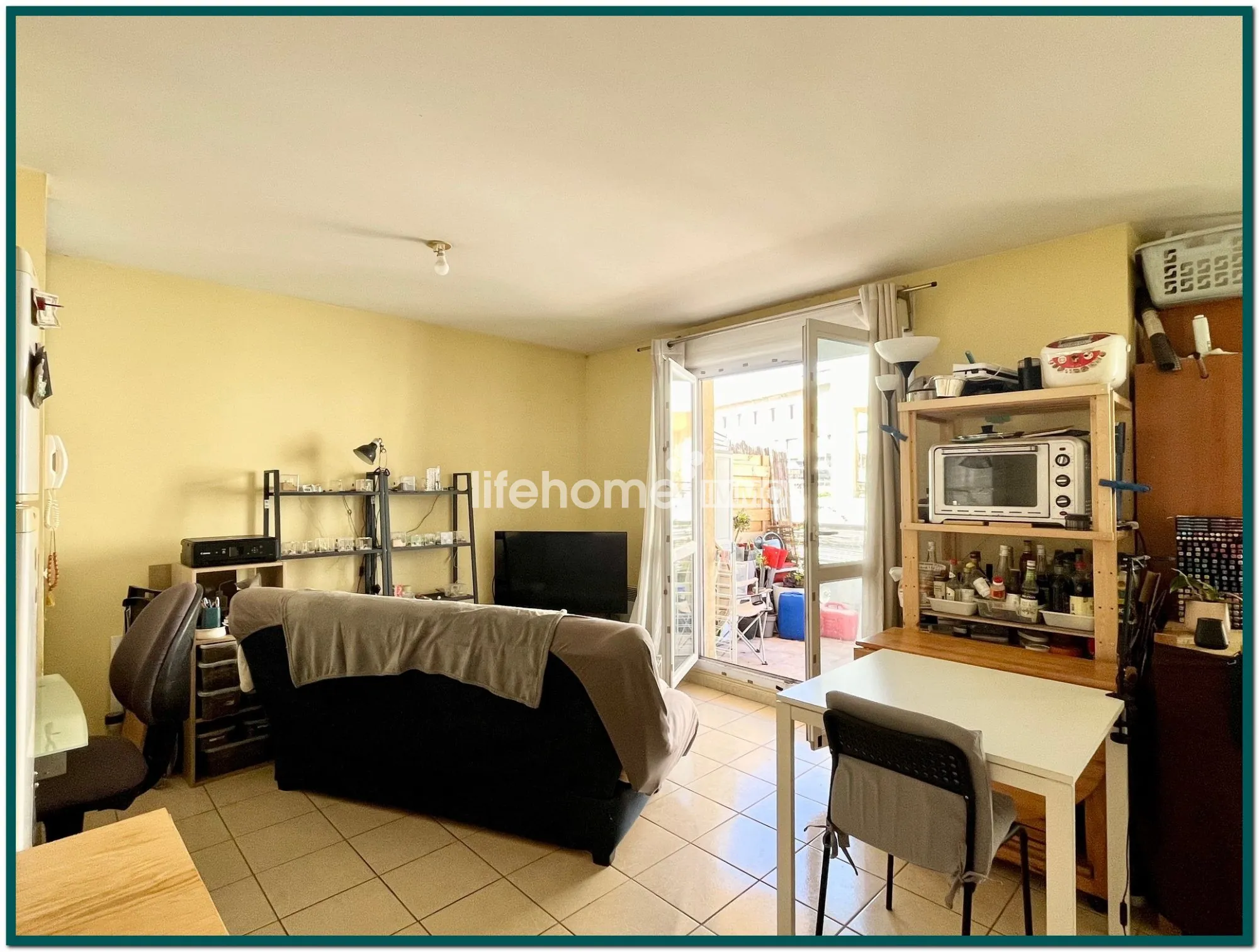 Bel appartement T1 bis loué à Nîmes avec terrasse et bonne rentabilité 