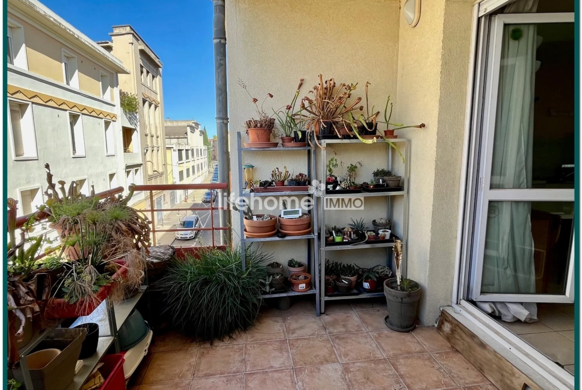 Bel appartement T1 bis loué à Nîmes avec terrasse et bonne rentabilité 