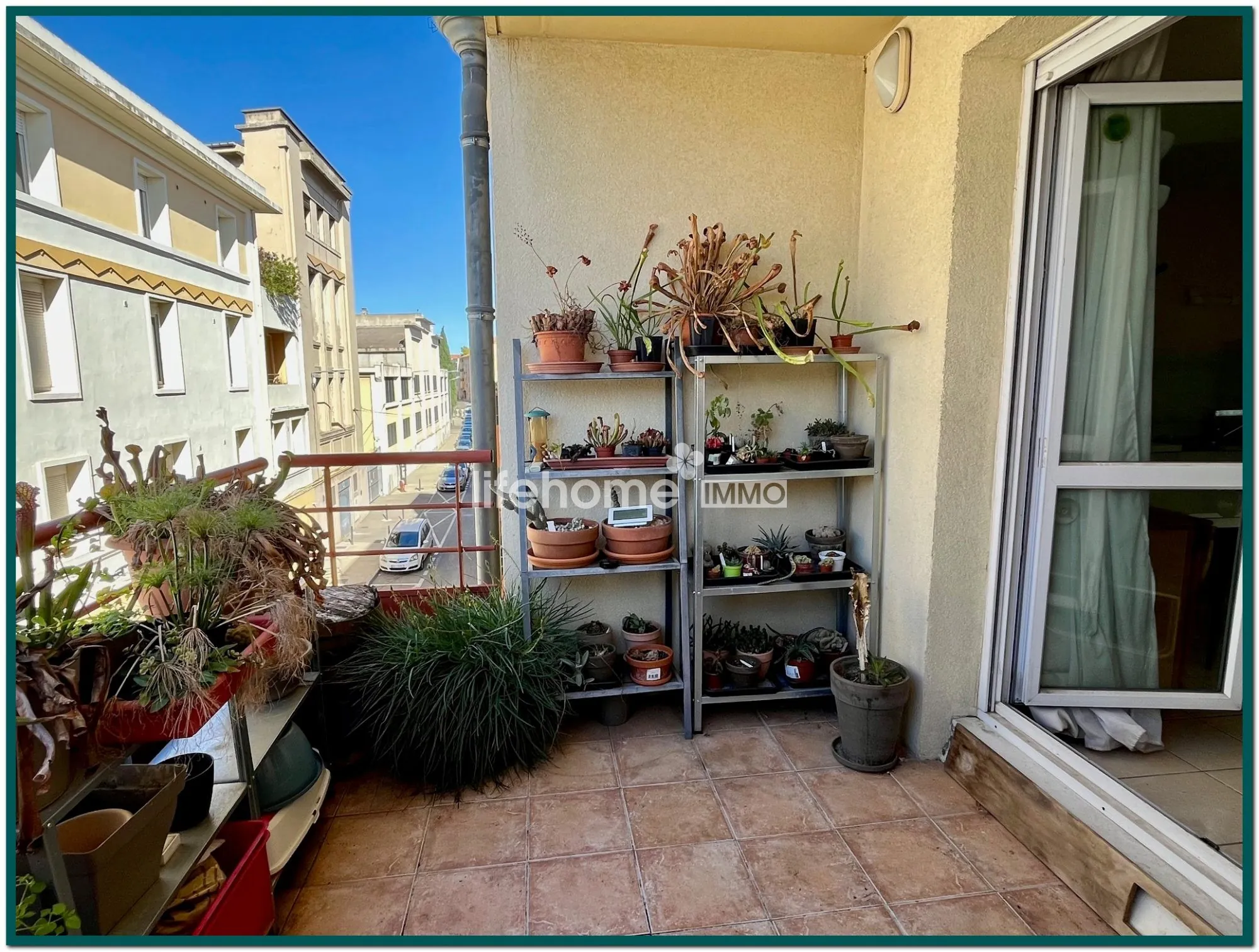 Bel appartement T1 bis loué à Nîmes avec terrasse et bonne rentabilité 