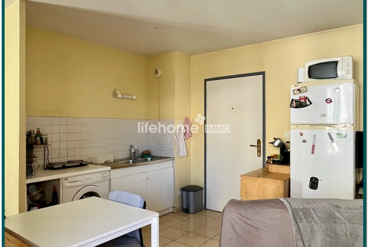 Bel appartement T1 bis loué à Nîmes avec terrasse et bonne rentabilité 