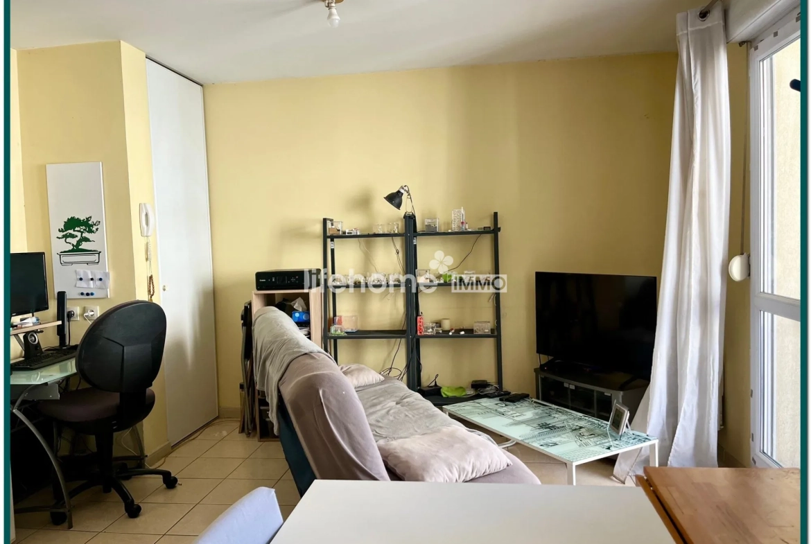 Bel appartement T1 bis loué à Nîmes avec terrasse et bonne rentabilité 