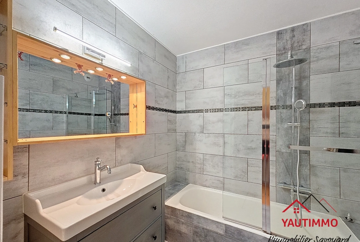 Appartement T3 spacieux de 78 m² avec balcons, parking et cave à Annemasse 