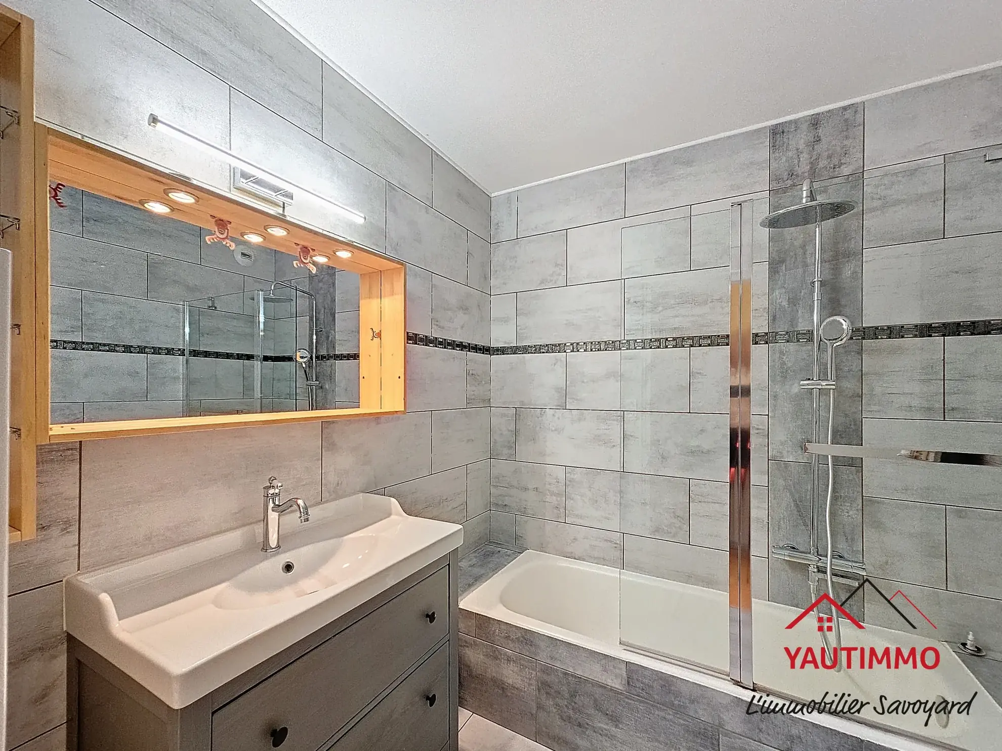 Appartement T3 spacieux de 78 m² avec balcons, parking et cave à Annemasse 
