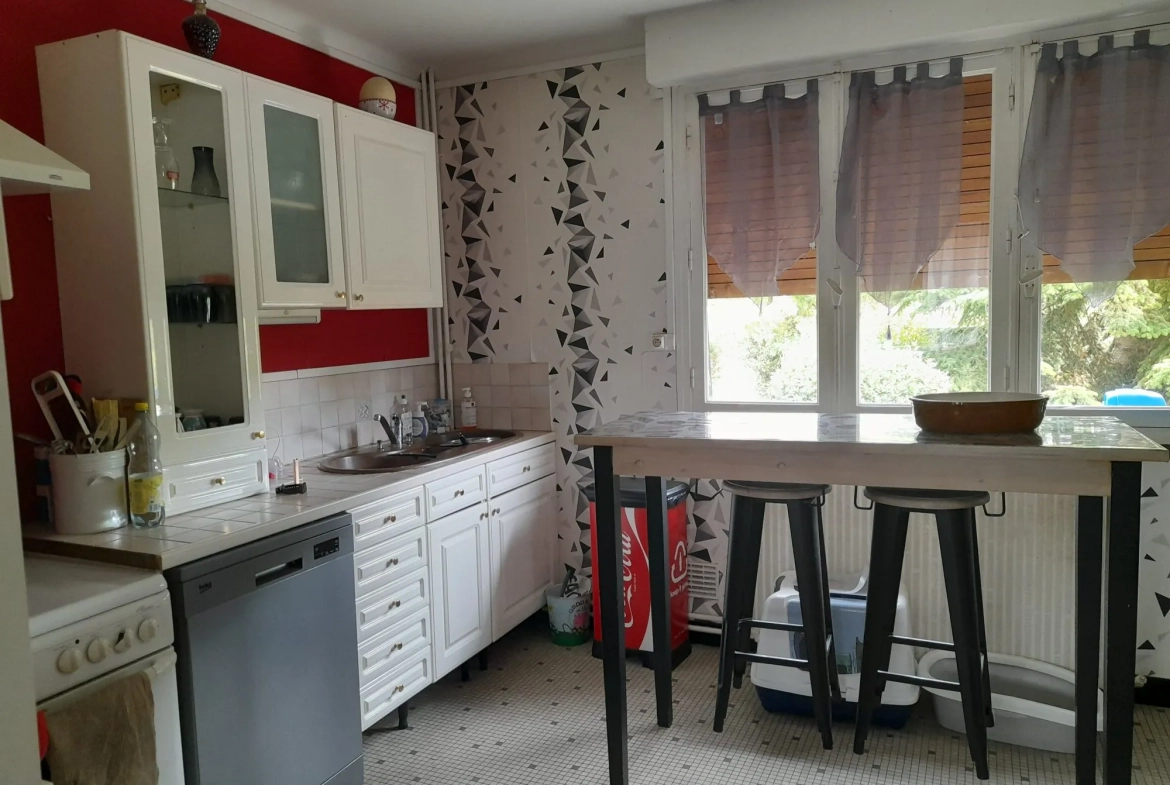 Pavillon à rénover avec 3 chambres et jardin à Abbeville 