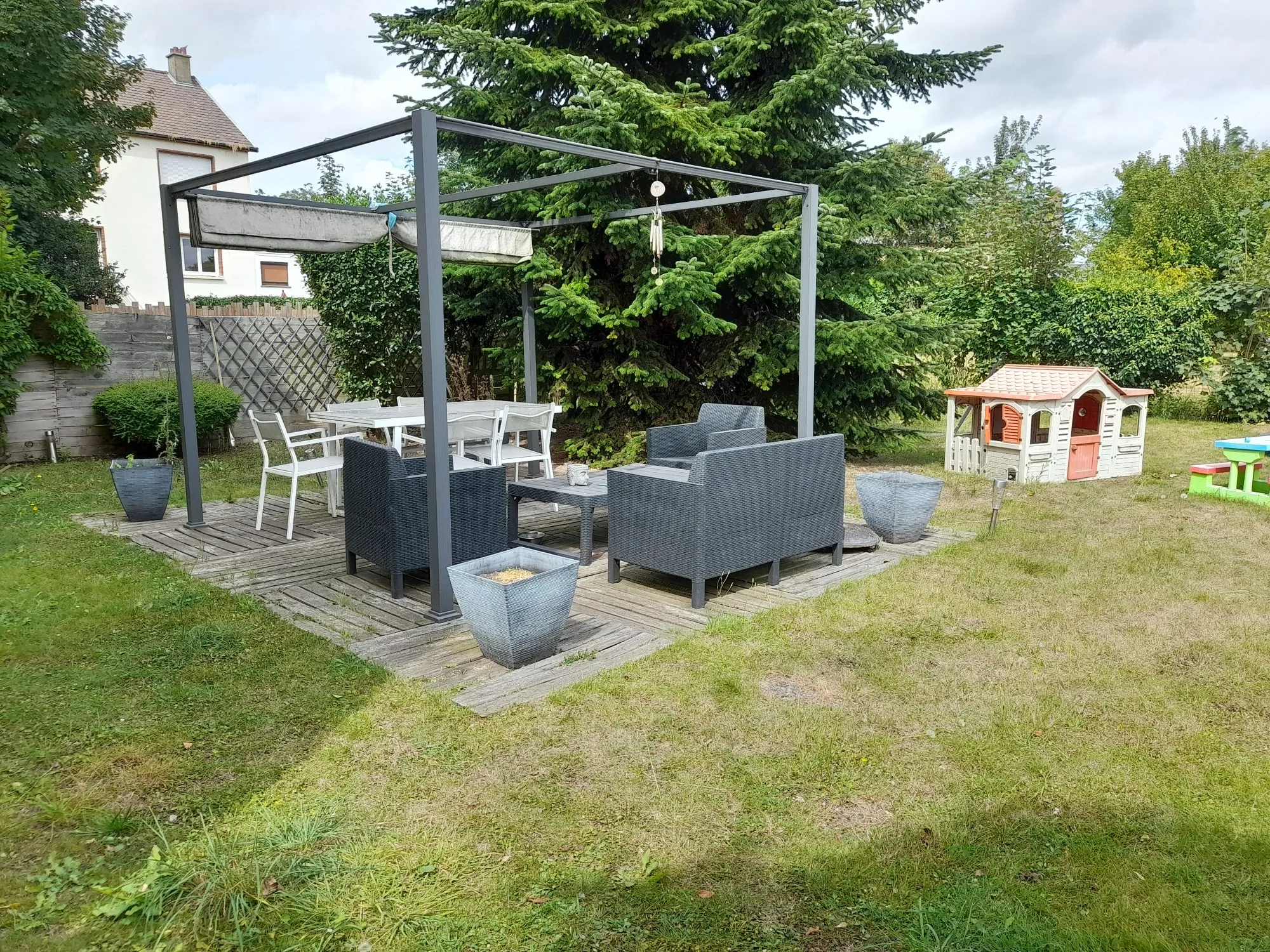 Pavillon à rénover avec 3 chambres et jardin à Abbeville 