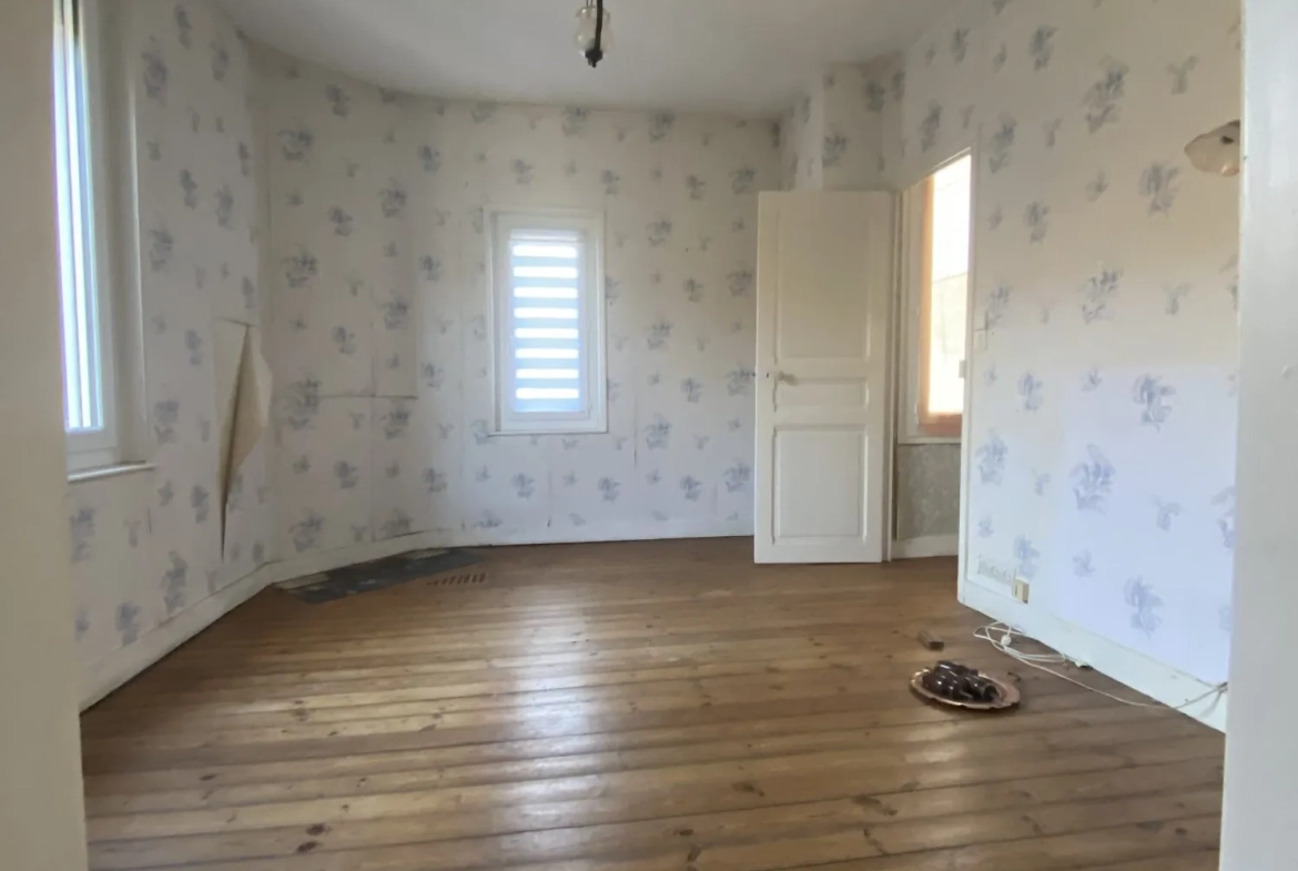 Maison à rénover avec dépendance et grand terrain à Mézidon-Canon 