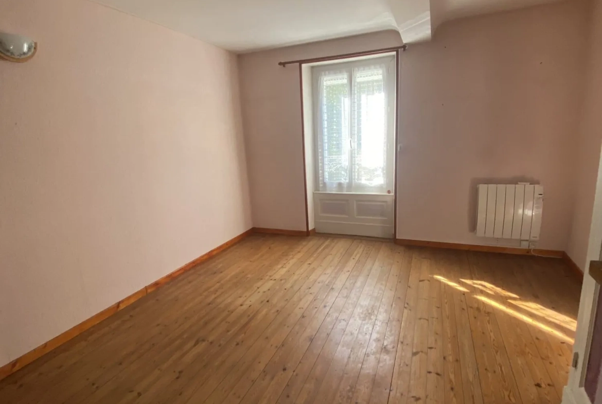 Maison à rénover avec dépendance et grand terrain à Mézidon-Canon 