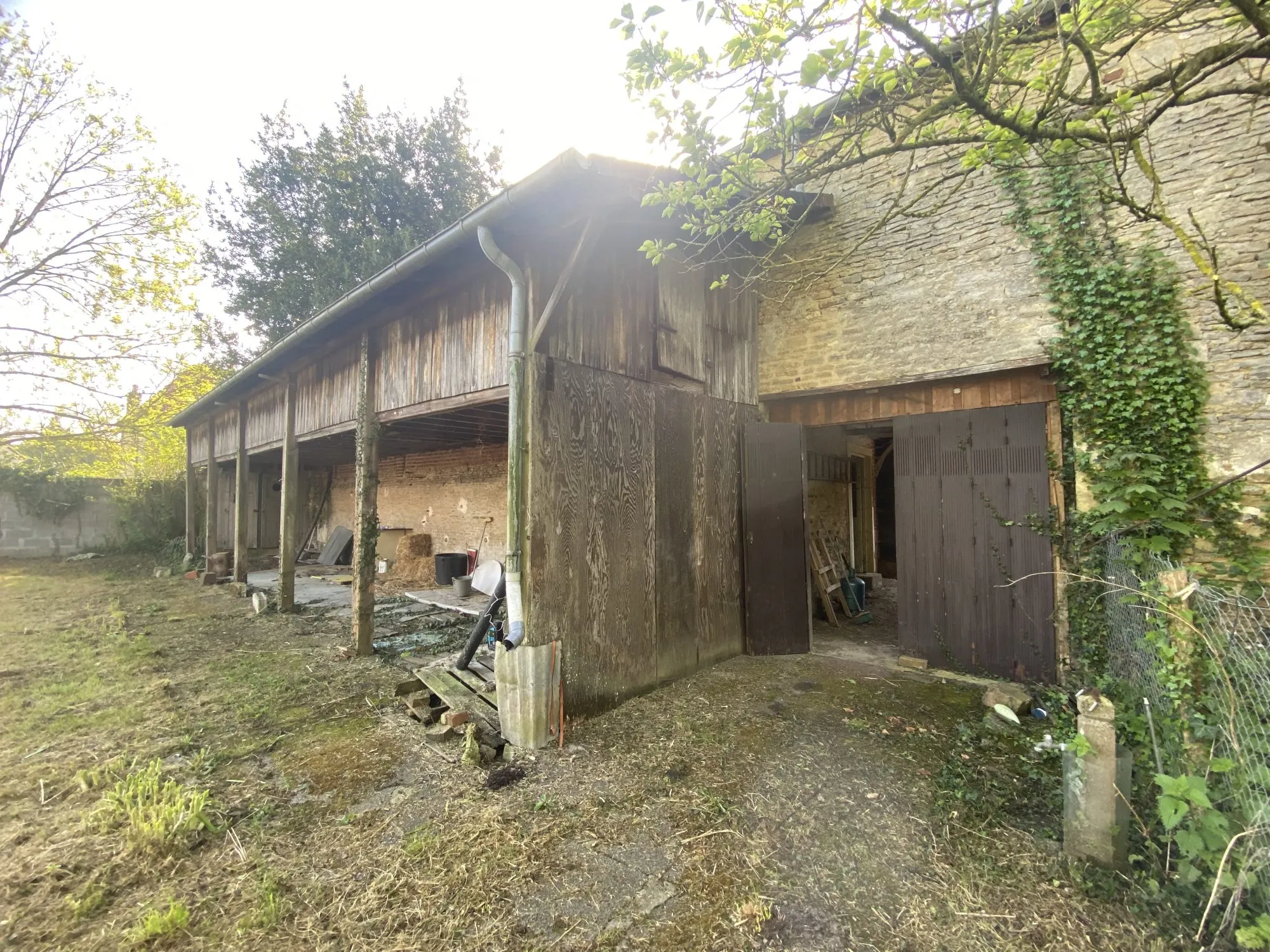 Maison à rénover avec dépendance et grand terrain à Mézidon-Canon 