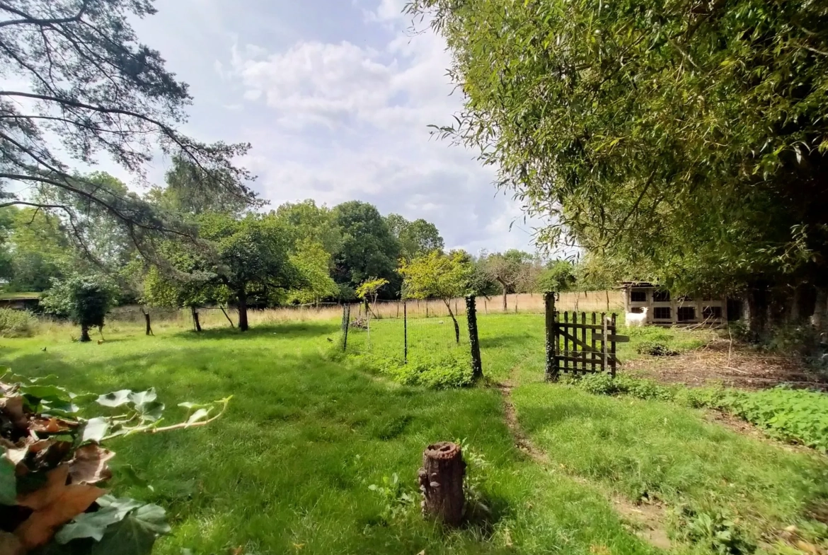 Maison à rénover avec dépendance et grand terrain à Mézidon-Canon 
