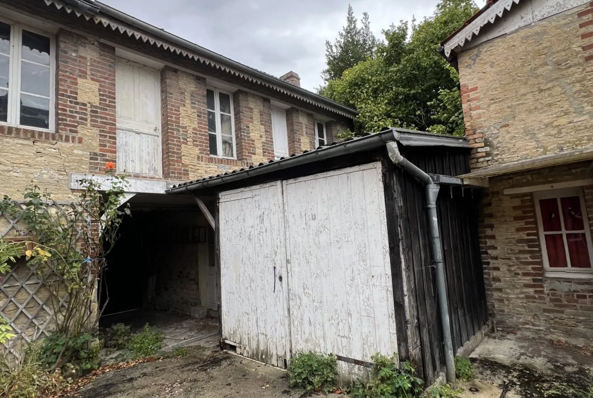 Maison à rénover avec dépendance et grand terrain à Mézidon-Canon 