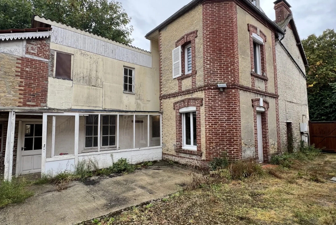 Maison à rénover avec dépendance et grand terrain à Mézidon-Canon 