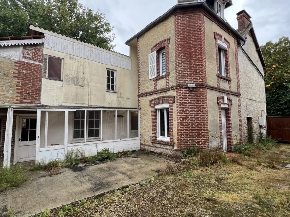 Maison à rénover avec dépendance et grand terrain à Mézidon-Canon
