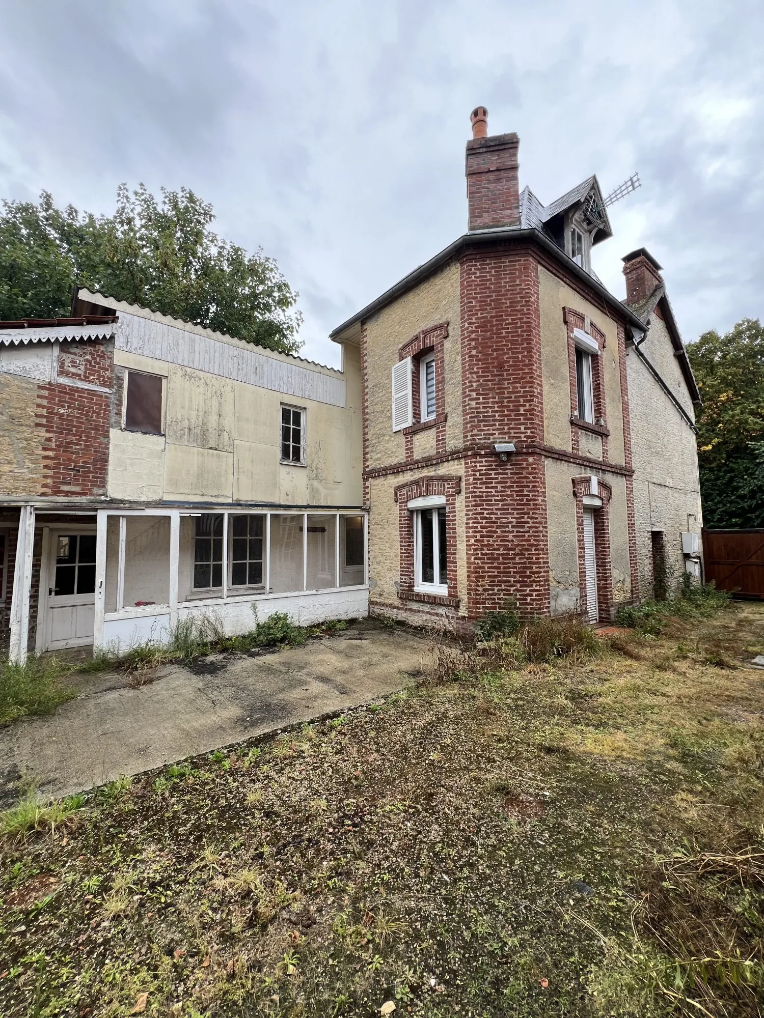 Maison à rénover avec dépendance et grand terrain à Mézidon-Canon 