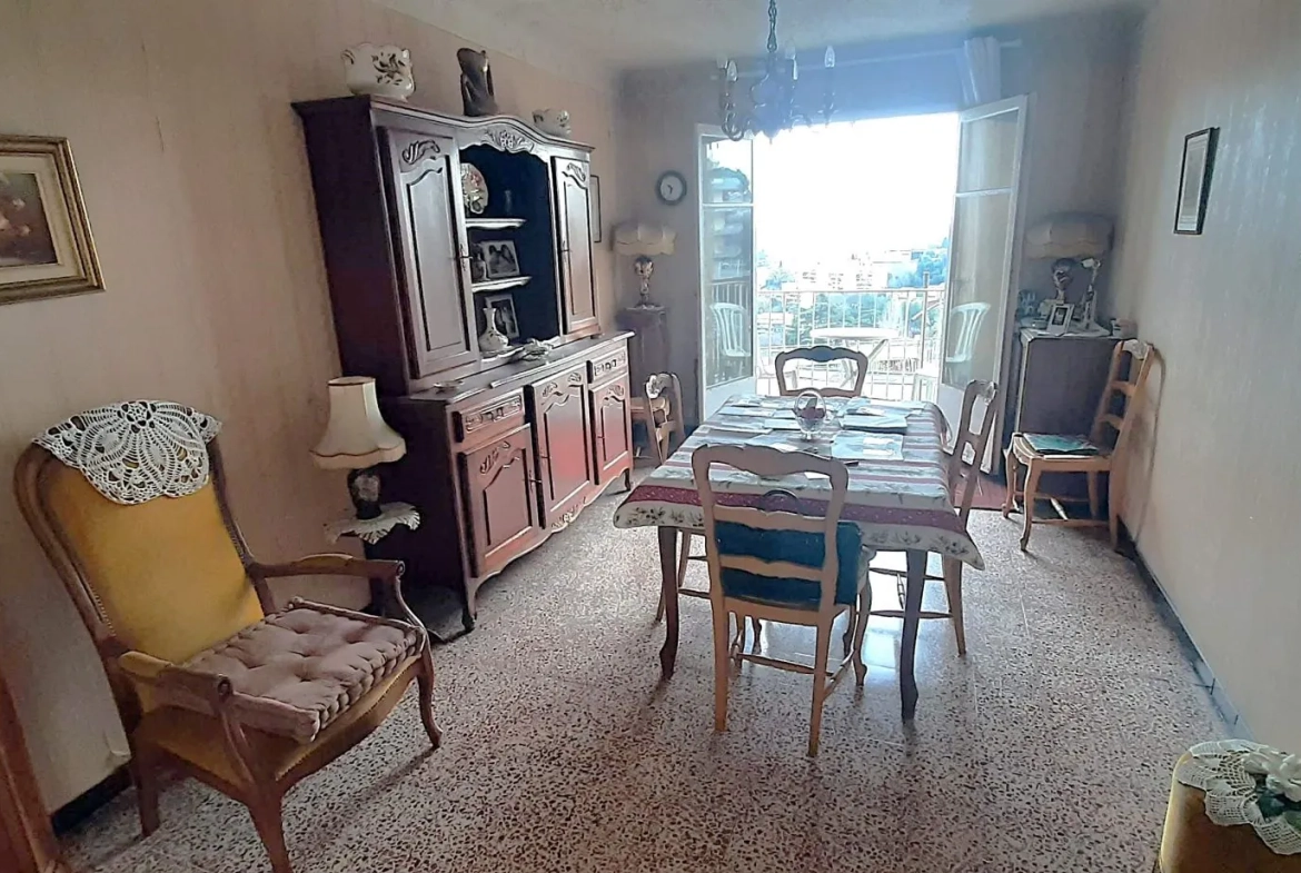 Appartement traversant de 55 m² à Grasse - Centre-ville avec Balcon 