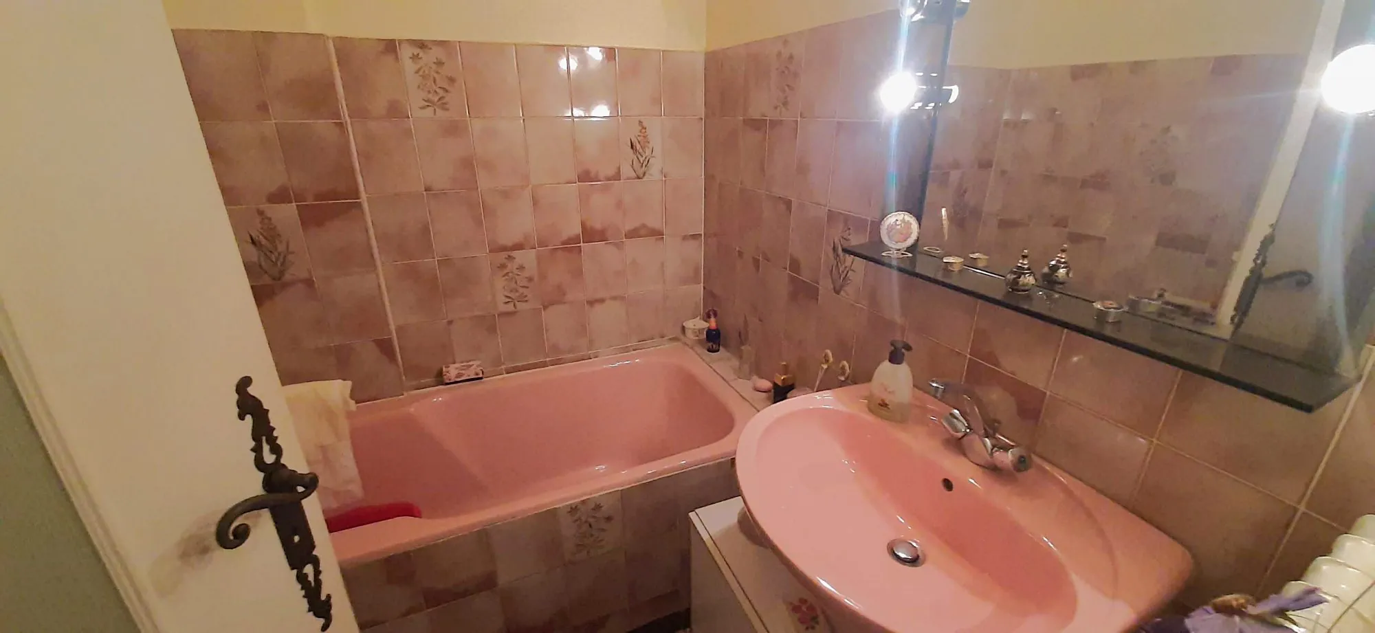 Appartement traversant de 55 m² à Grasse - Centre-ville avec Balcon 