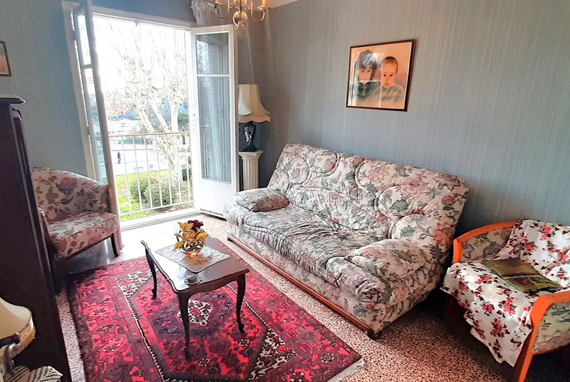 Appartement traversant de 55 m² à Grasse - Centre-ville avec Balcon 
