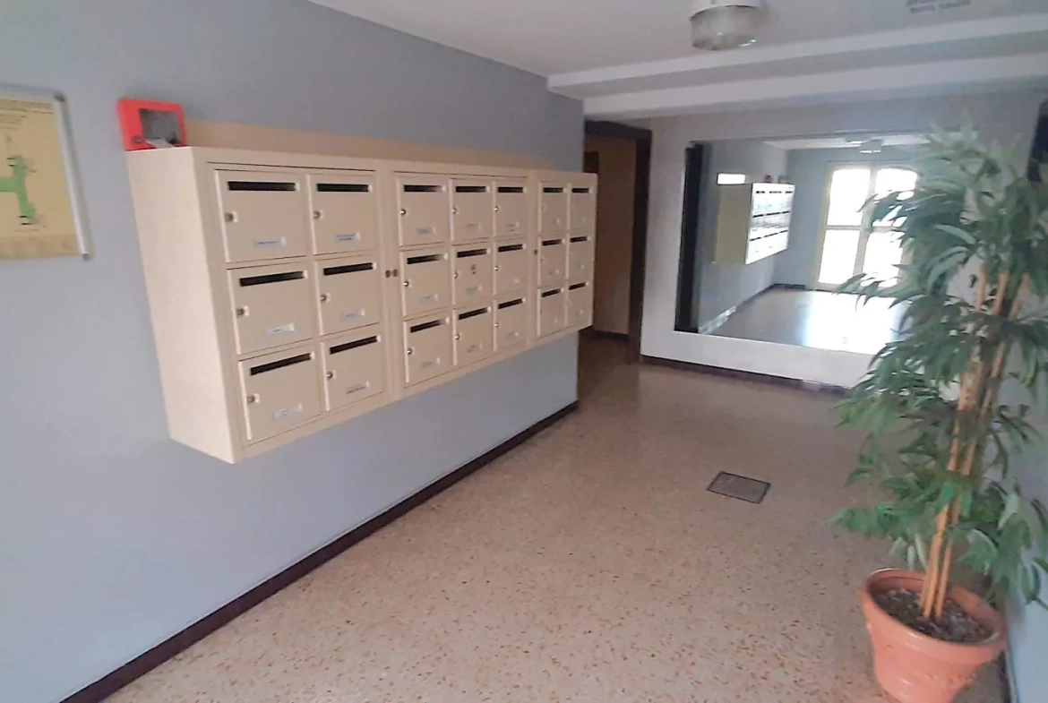 Appartement traversant de 55 m² à Grasse - Centre-ville avec Balcon 