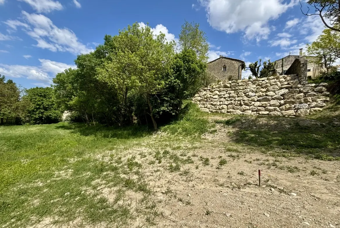 Terrain constructible de 1800 m² à Colonzelle proche Grignan 