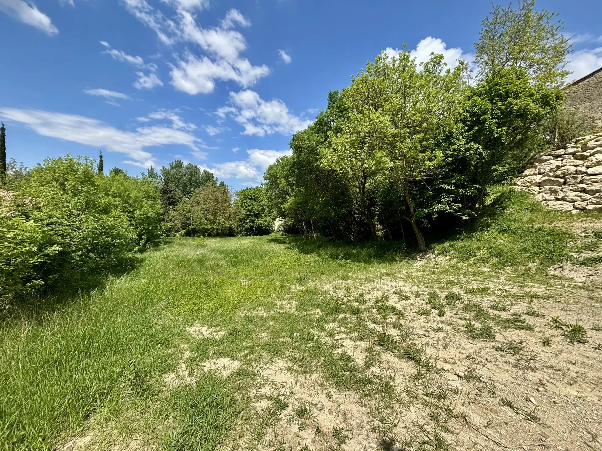Terrain constructible de 1800 m² à Colonzelle proche Grignan 