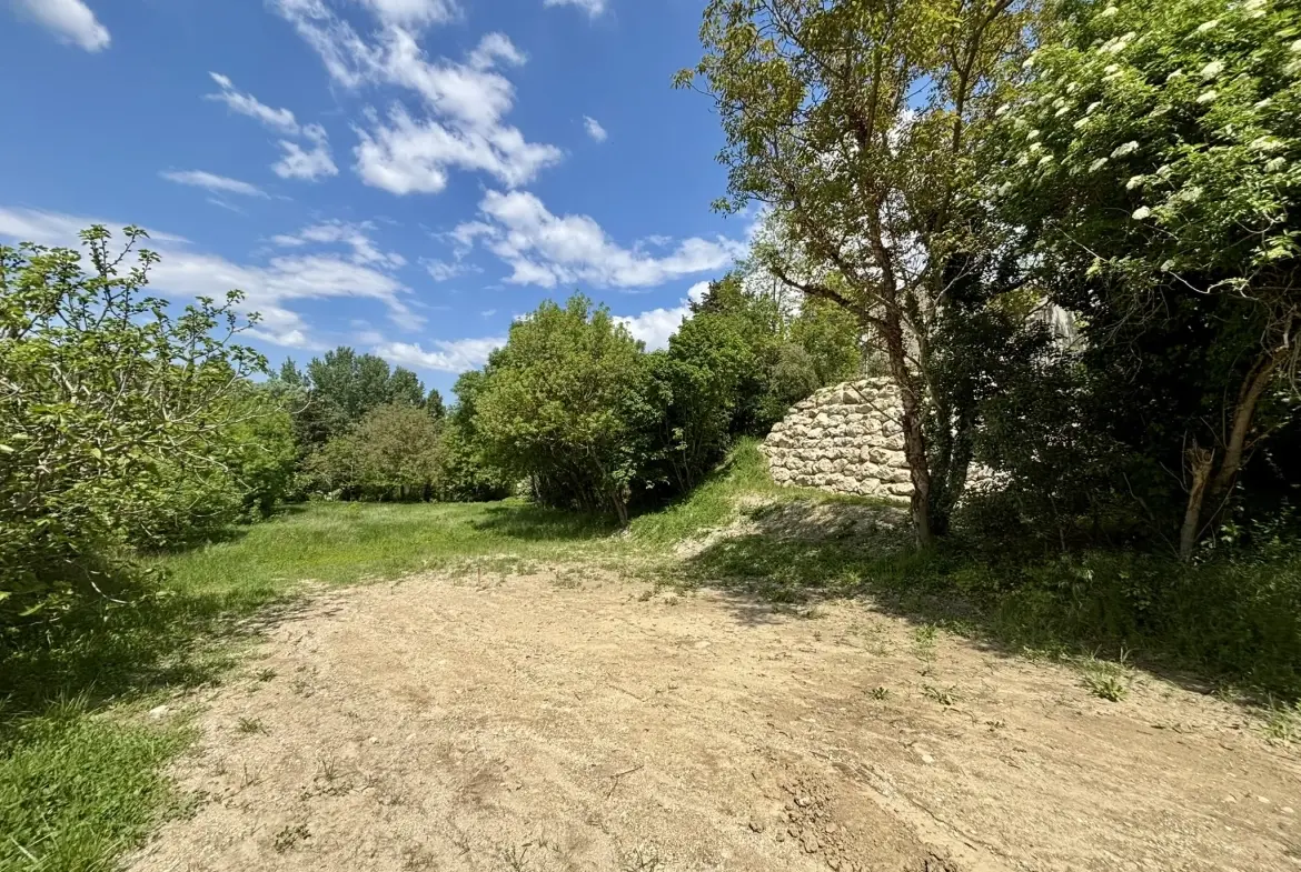 Terrain constructible de 1800 m² à Colonzelle proche Grignan 