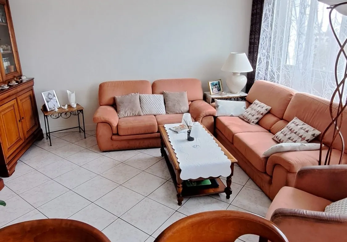 Appartement T4 à vendre à Chilly-Mazarin avec piscine et tennis 