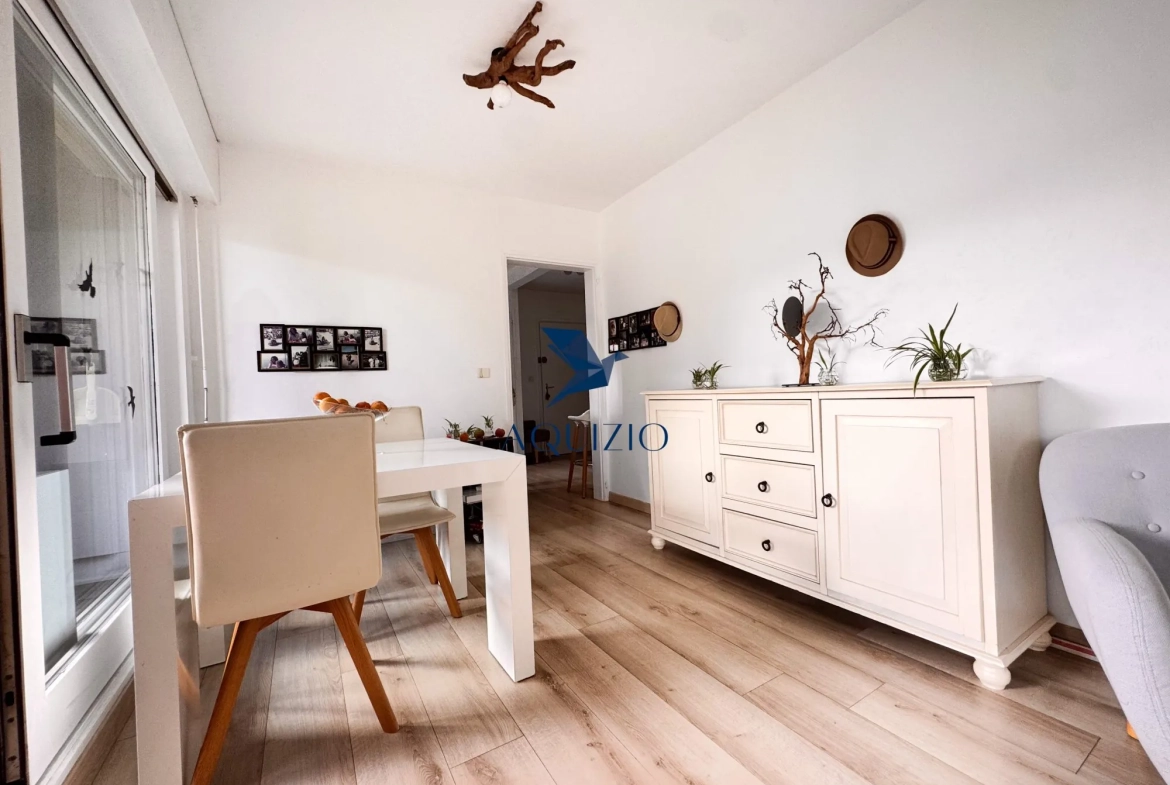 Appartement T2 rénové avec balcon et cave à Scionzier - Excellente localisation 