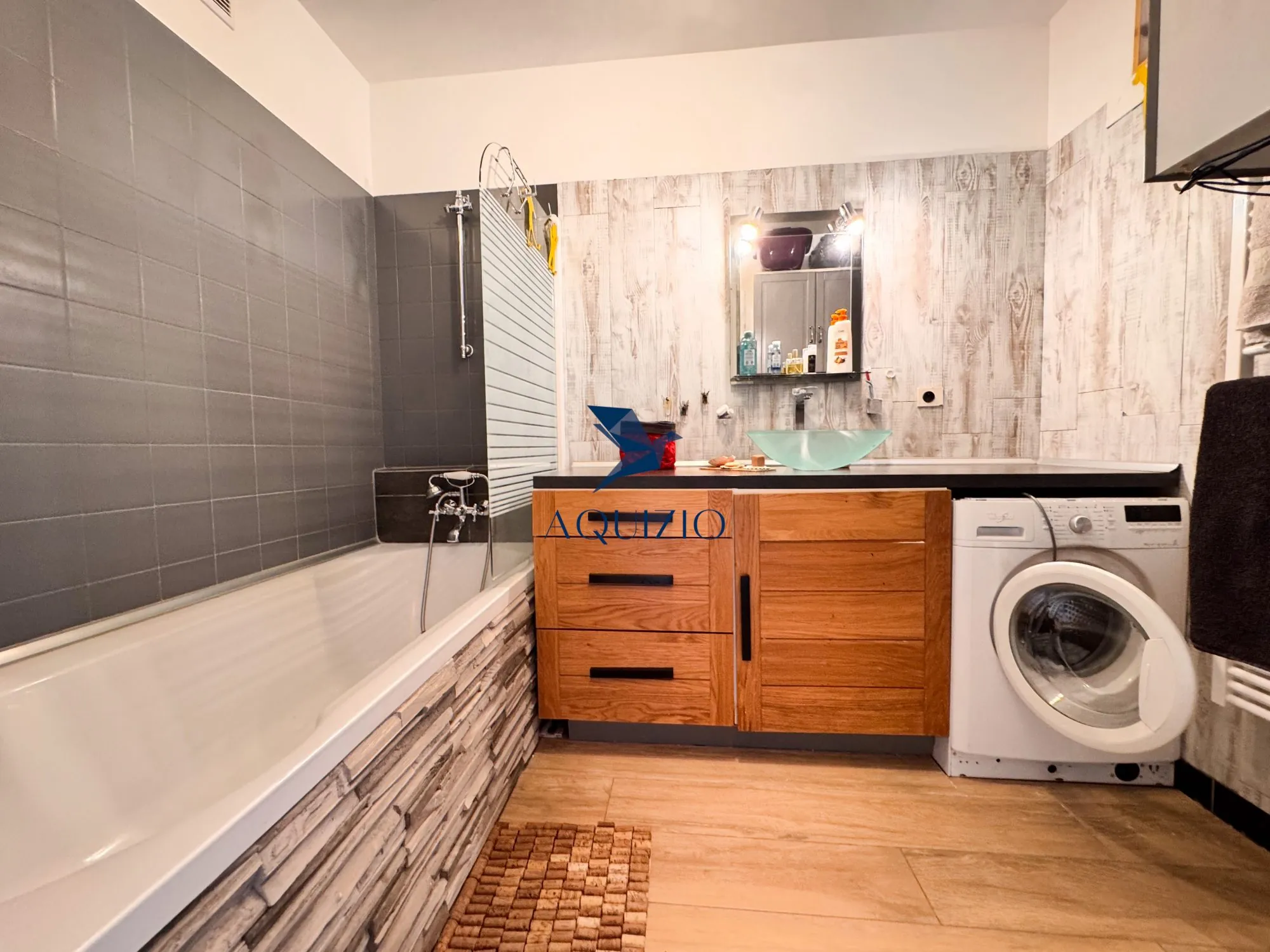 Appartement T2 rénové avec balcon et cave à Scionzier - Excellente localisation 