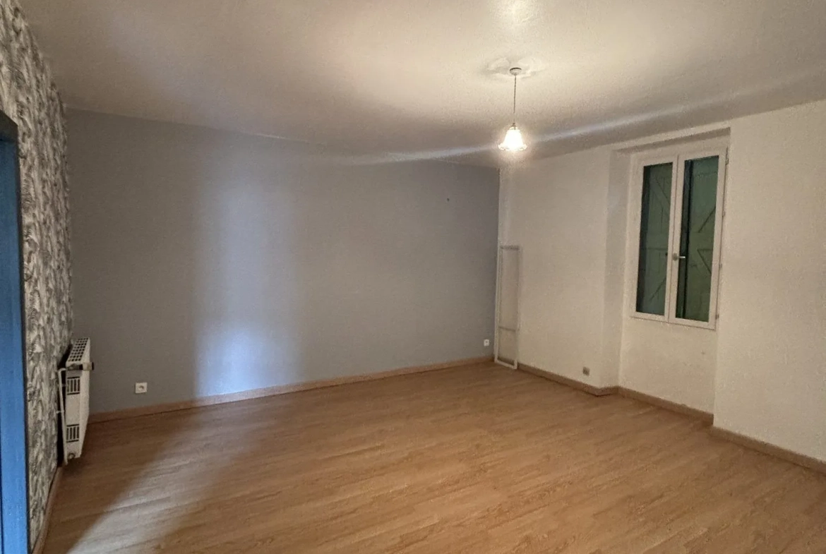 1er:Chambre 1 en enfilade avec les autres Maison de village en pierre de 162 m² avec terrain à Campagnac, Gaillac à vendre 