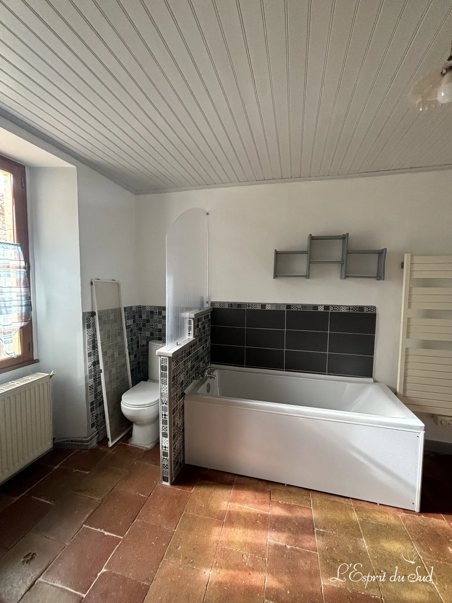 SDB avec WC Maison de village en pierre de 162 m² avec terrain à Campagnac, Gaillac à vendre 