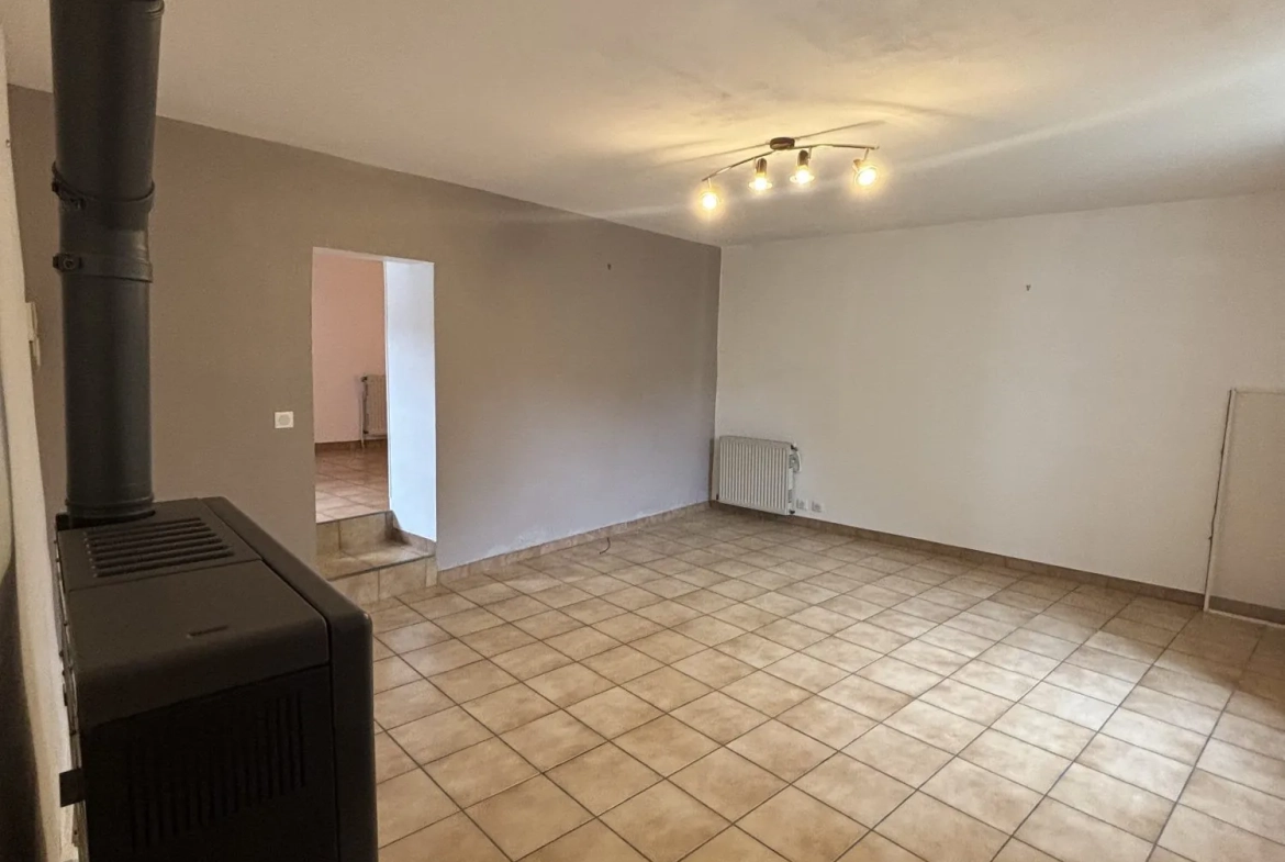 Salon avec poele Maison de village en pierre de 162 m² avec terrain à Campagnac, Gaillac à vendre 