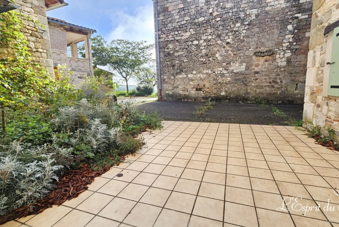 Maison de village en pierre de 162 m² avec terrain à Campagnac, Gaillac à vendre 