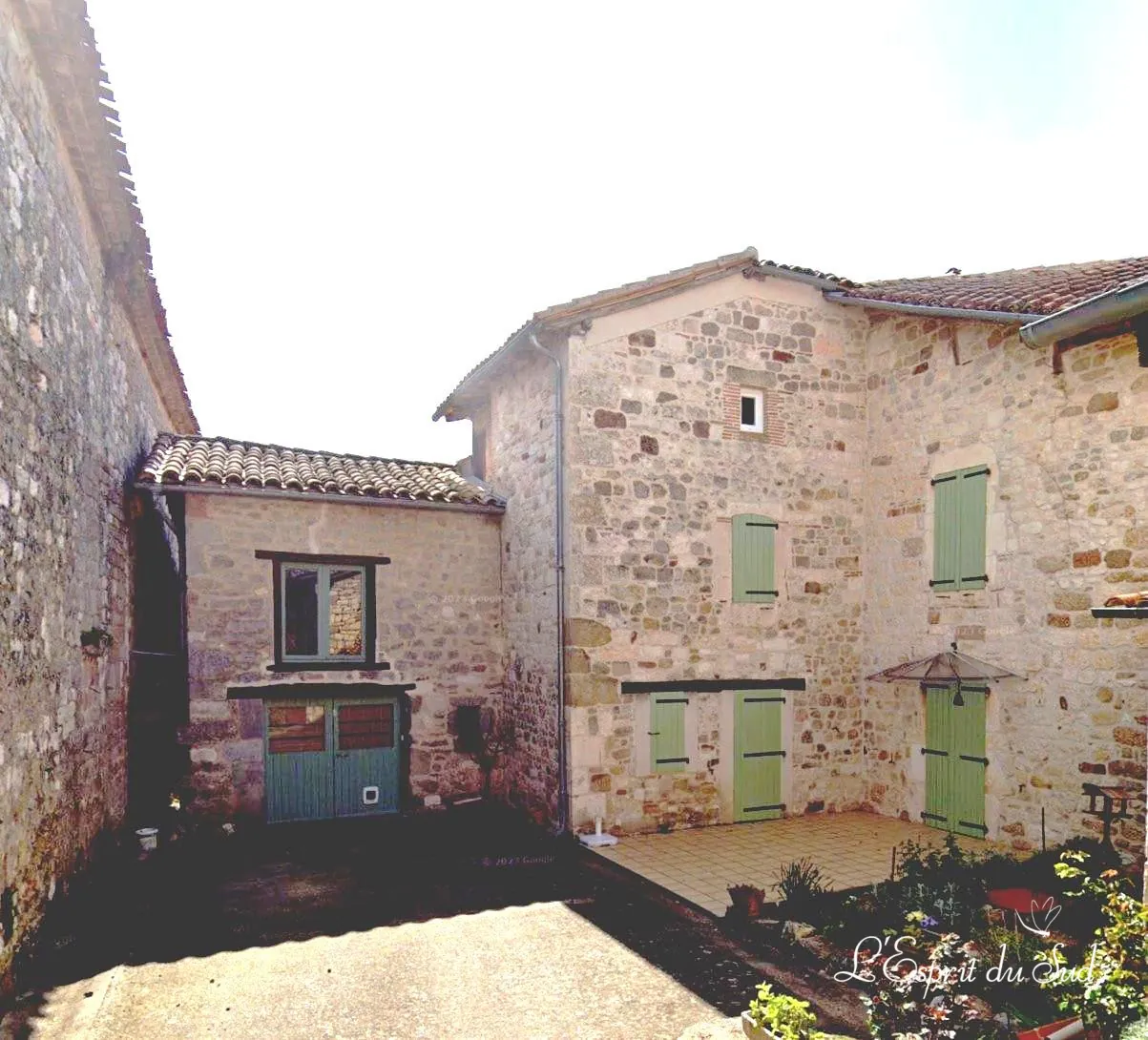 Maison de village en pierre de 162 m² avec terrain à Campagnac, Gaillac à vendre 